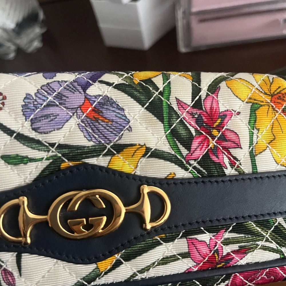 Gucci Zumi Continental Wallet
Quilted Flora Canvas, EUC - Picture 8 of 17